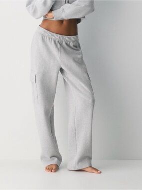 TNA Women’s Wide-Leg Cargo Sweatpants in Light Gray